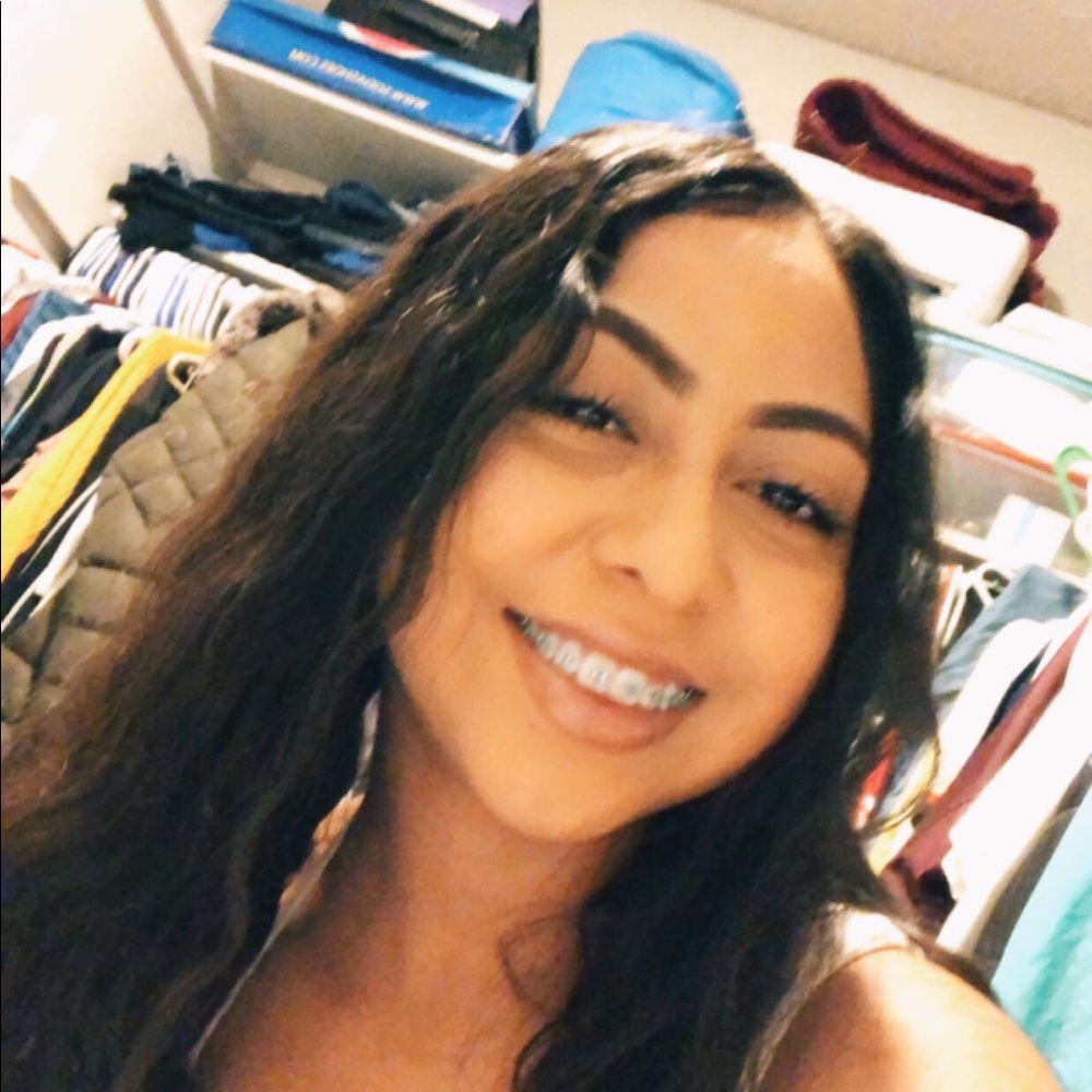 Meet your Posher, Anayeli